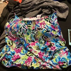 A swimsuit top that’s a 16/ XL